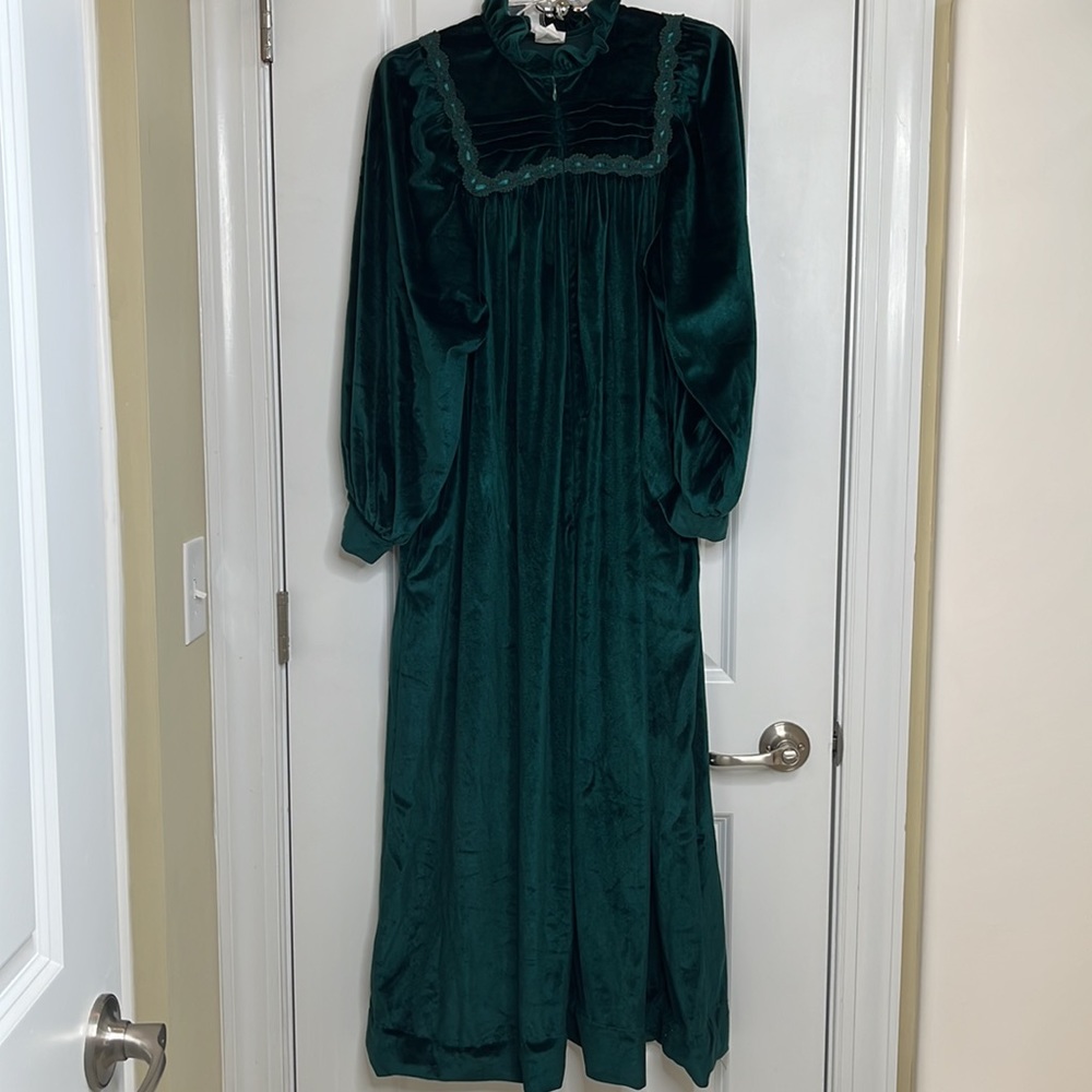 Vintage Donna Richard Gillian & O’Malley Nightgown/House Coat Sz M Forest Green